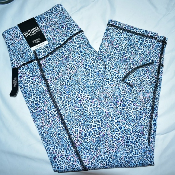 ❤HP❤VICTORIA SPORT BLUE LEOPARD KNOCKOUT CAPRI NWT - Picture 3 of 8